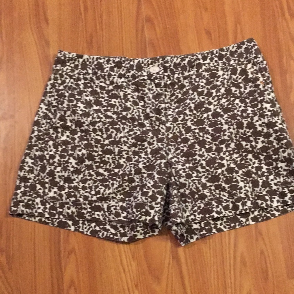 Madison Shorts size 6 (J)